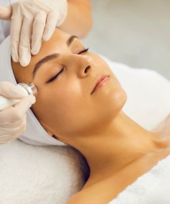 Woman undergoes an Opus Plasma treatment